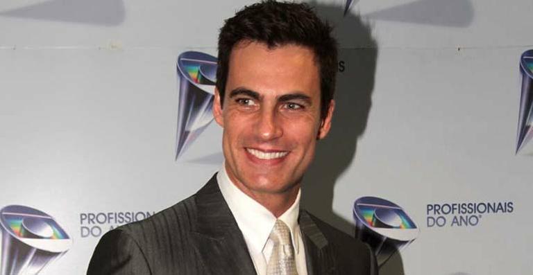Carlos Casagrande se destaca em premiação da Globo, ao apresentar categoria