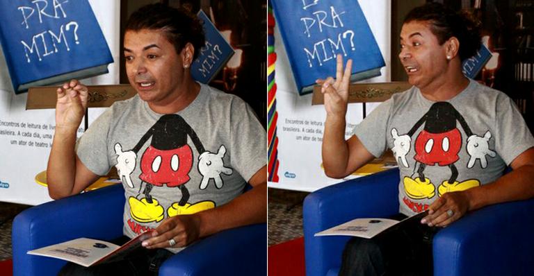 Em tarde divertida, David Brazil lê para crianças em na Biblioteca Nacional do Rio de Janeiro