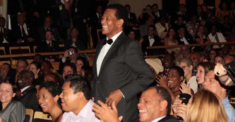 Jair Rodrigues é homenageado no Troféu Raça Negra 2011