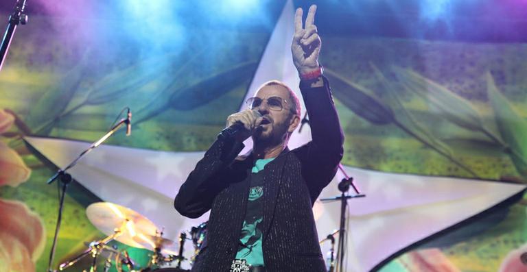 Jornalistas da Globo se rendem ao som do Beatle Ringo Starr em São Paulo