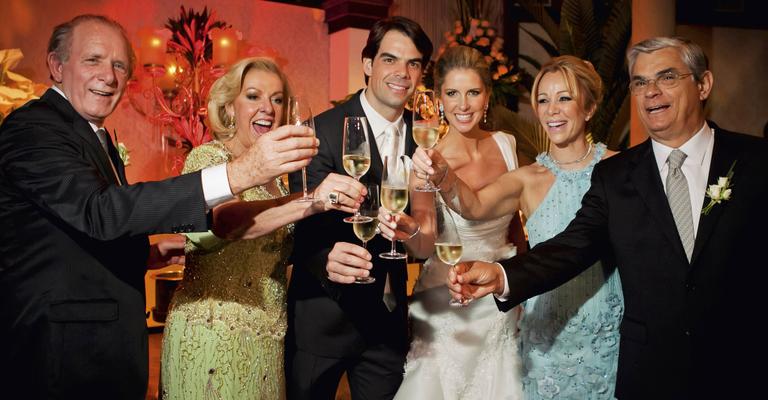 Roberto Moreira e Carina Beduschi celebram casamento em Florianópolis