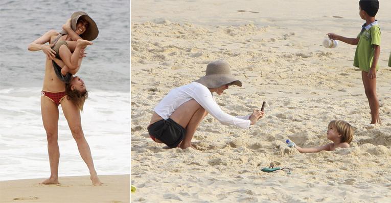 Fernanda Torres se diverte com seu caçula na praia de Ipanema, no Rio