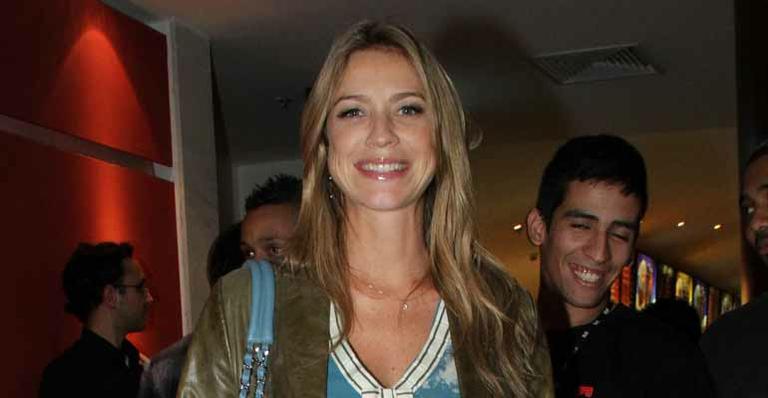 Luana Piovani chora ao ver a ‘carinha de Dom’ em ultrassonografia