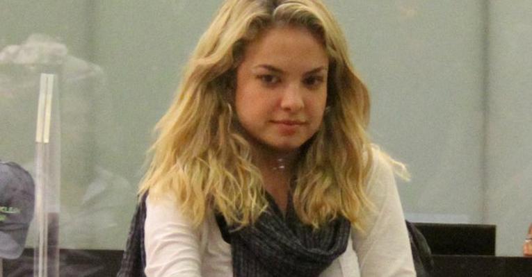‘Rebelde’ Lua Blanco aproveita dia de compras no Rio