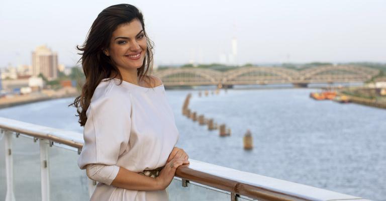 Mayana Neiva viverá rival de Dercy em minissérie. ‘Ela realmente existiu’