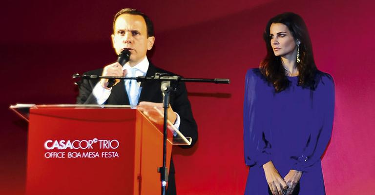 Fernanda Motta aplaude João Doria Jr. na inauguração da Casa Cor Trio 2011