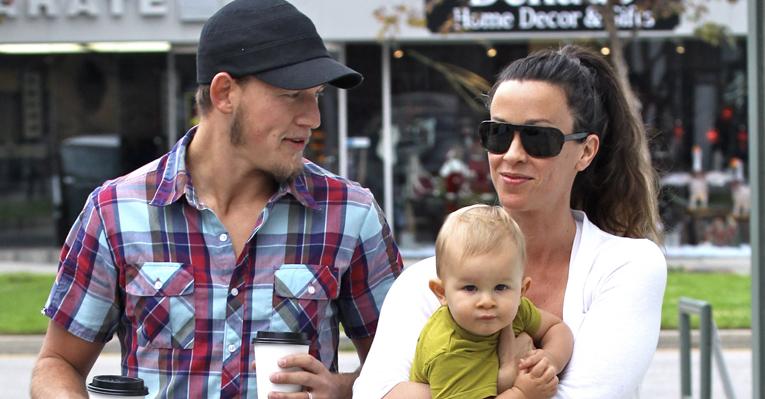 Alanis Morissette em passeio com a família