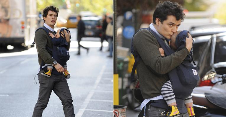 Orlando Bloom curte passeio com o filho em Nova York