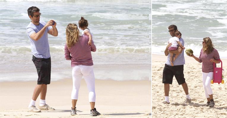 Otaviano Costa paparica filha na Barra da Tijuca, no Rio