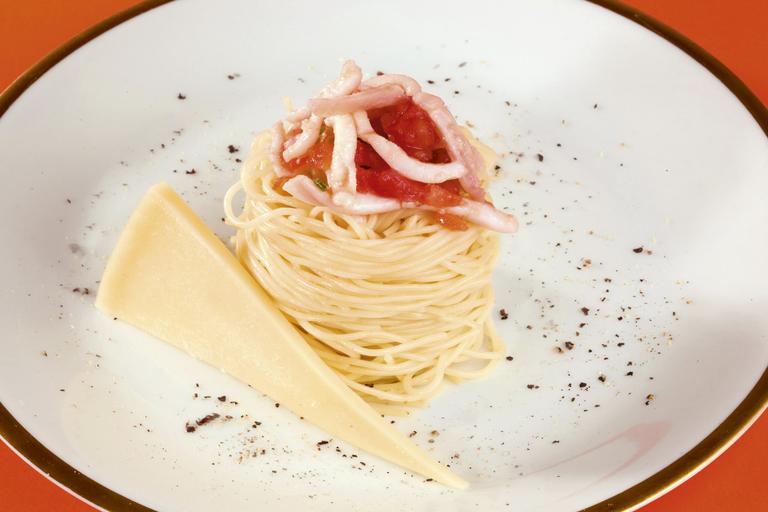 Cozinha econômica: capellini ao molho com parmesão