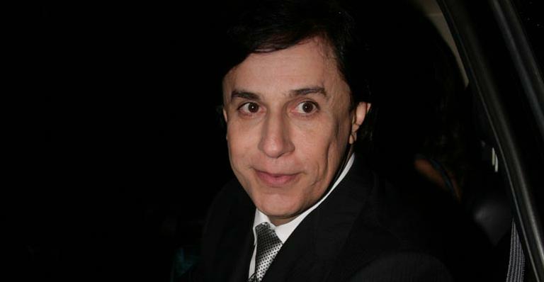 Apresentador Tom Cavalcante diminui contrato com a Record