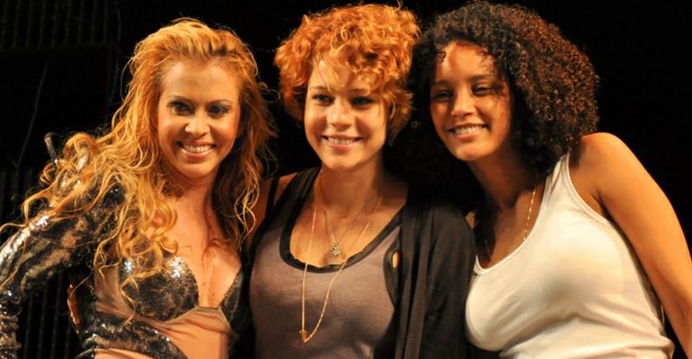 Taís Araújo e Leandra Leal prestigiam show da banda Calypso