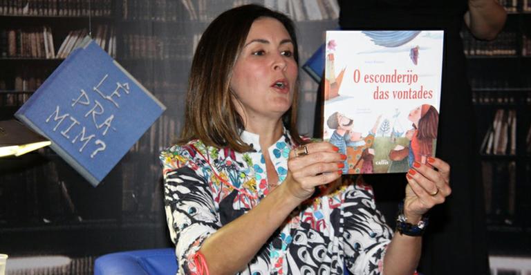 Fátima Bernardes participa do projeto ‘Lê Pra Mim?’ em biblioteca no Rio de Janeiro
