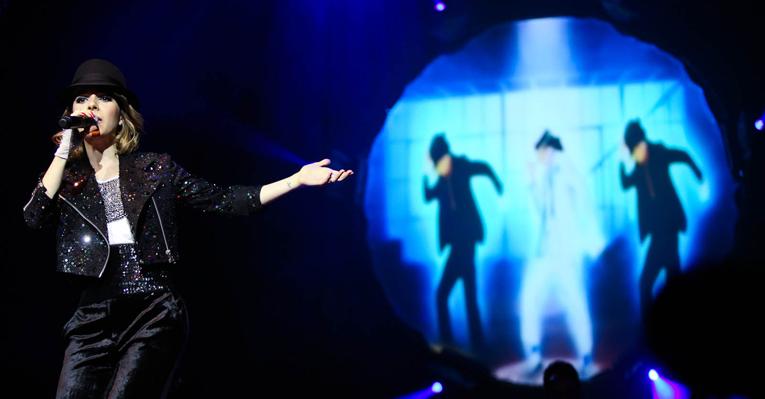 Sandy dedica show à obra do ídolo Michael Jackson
