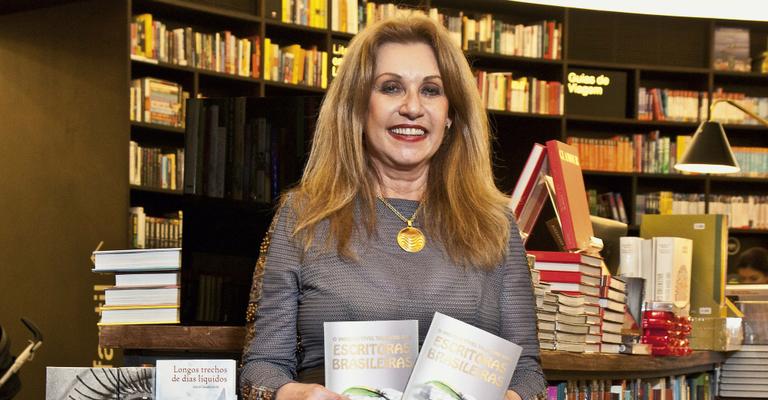 Joyce Cavalccante lança antologia que exalta o poder feminino