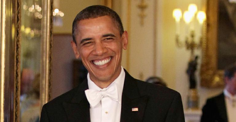 Barack Obama reza por família de Whitney Houston