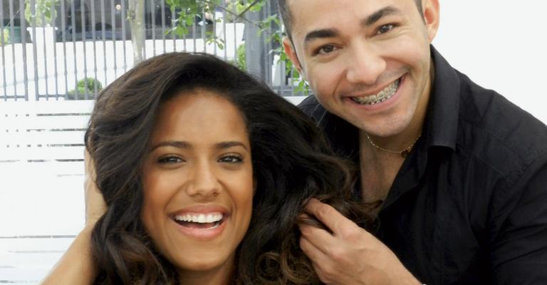A bela Nanda Lisboa com cabelos cacheados