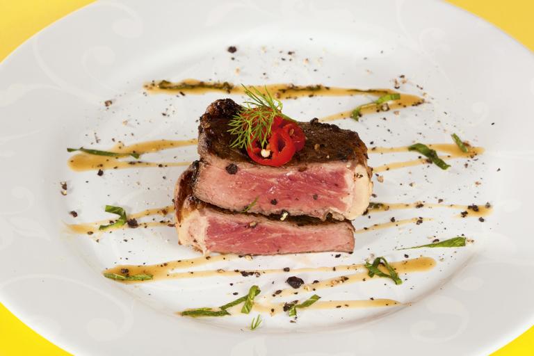 Receita Econômica: Entrecôte au poivre com hortelã e mel