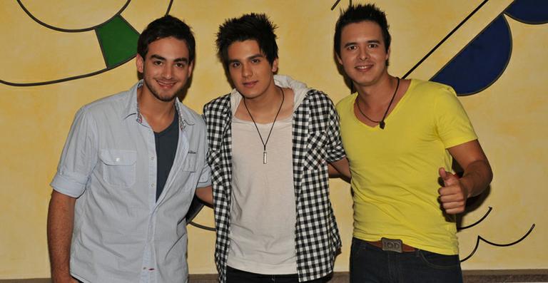 Luan Santana lança a dupla sertaneja Conrado & Aleksandro durante show em São Paulo