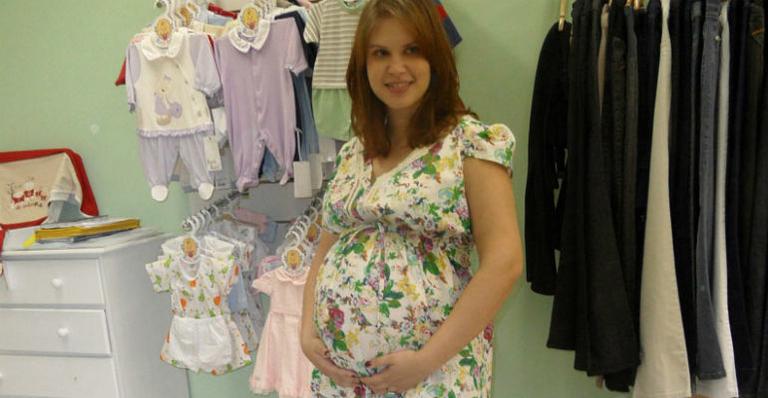 ‘Nasci para ser mãe’, diz Carolinie Figueiredo ao cuidar de sua Bruna Luz