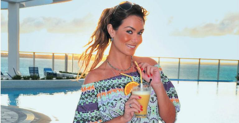 Luize Altenhofen é a nova musa da Vila Isabel no Carnaval 2012