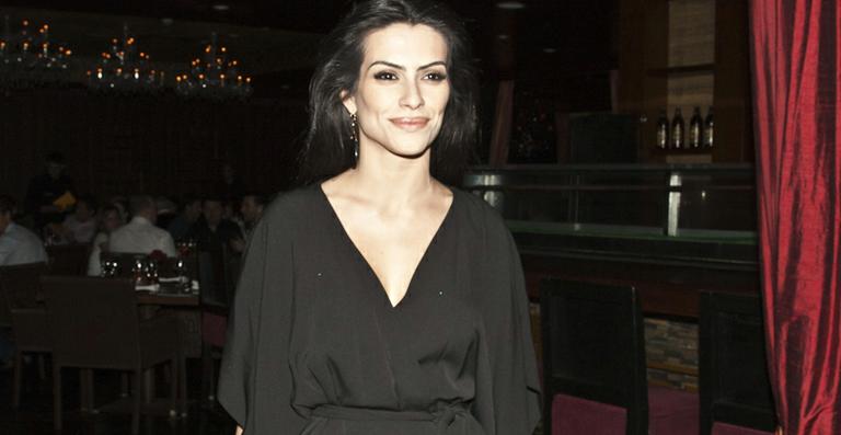Cleo Pires vai passar o Réveillon em Paris junto com amigos e o marido