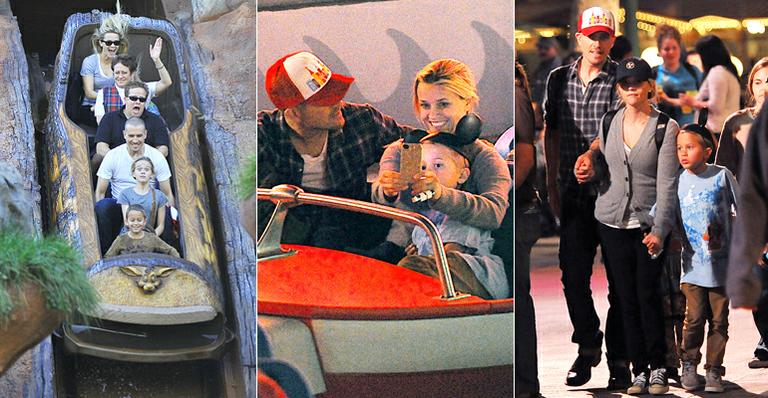 Reese Witherspoon se diverte com o marido e os filhos na Disney