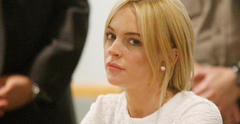 Lindsay Lohan é elogiada por oficiais de Los Angeles