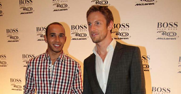 Pilotos Jenson Button e Lewis Hamilton e artistas prestigiam festa de encerramento da Fórmula 1
