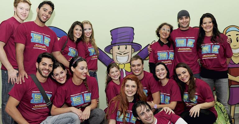 Ana Saab brilha com elenco de ‘A Pequena Sereia’ em São Paulo