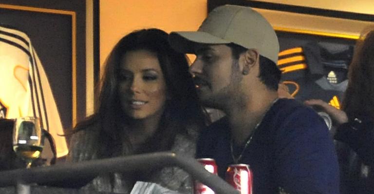 Eva Longoria reencontra o amor ao lado de Edu, irmão de Penélope Cruz