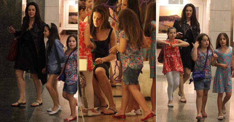 Claudia Raia faz compras com a filha Sophia e as amiguinhas