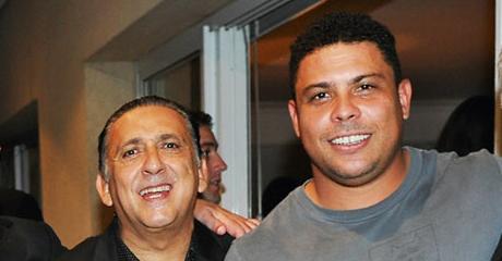 Galvão Bueno ganha homenagem de amigos famosos