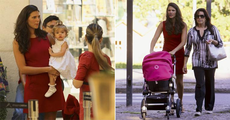 Modelo Daniella Sarahyba em passeio com a filha