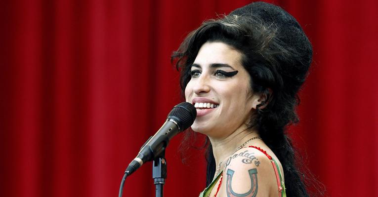 Fundação de Amy Winehouse dará bolsa de estudo na mesma escola que a cantora estudou