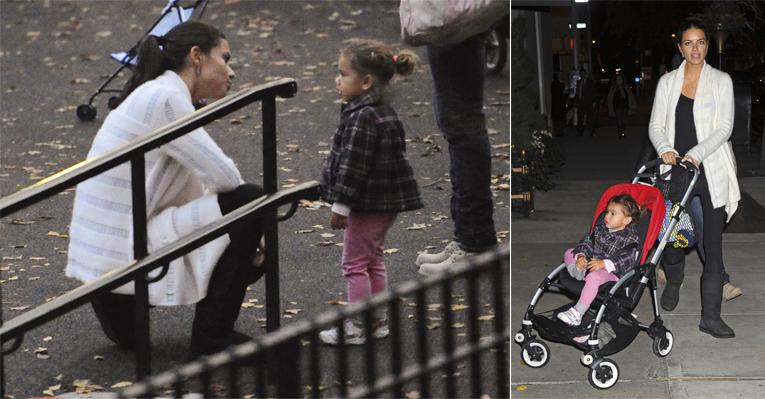 Adriana Lima passeia com herdeira, Valentina