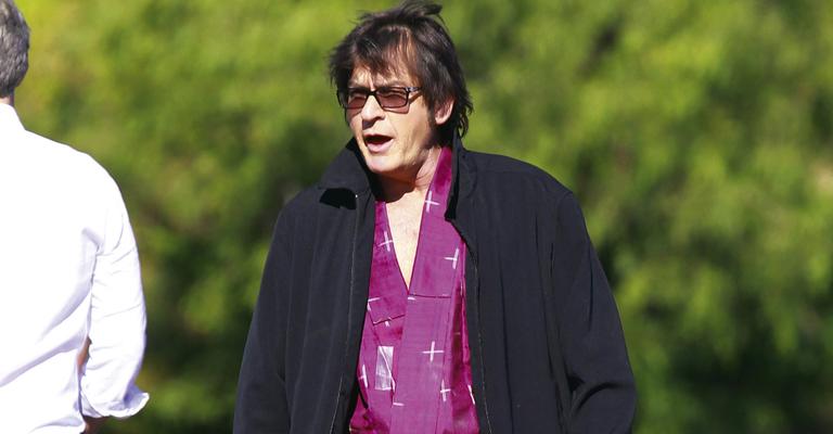 Charlie Sheen abatido em Los Angeles