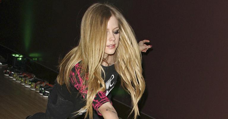 Avril Lavigne recuperada de agressão