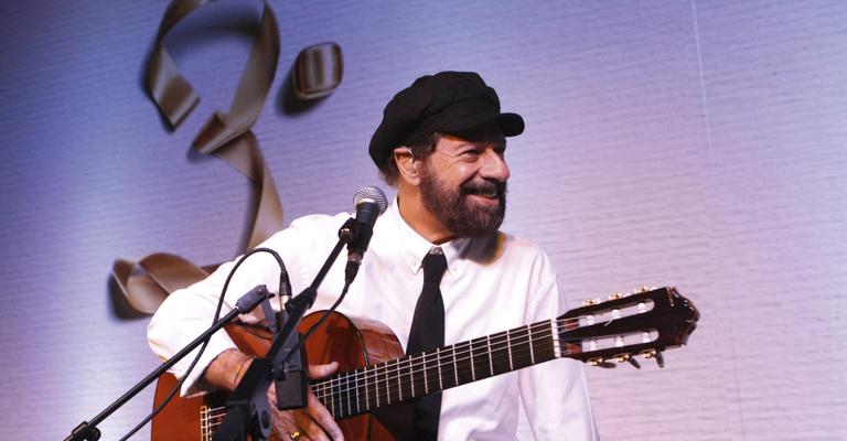 João Bosco em show do bem em São Paulo
