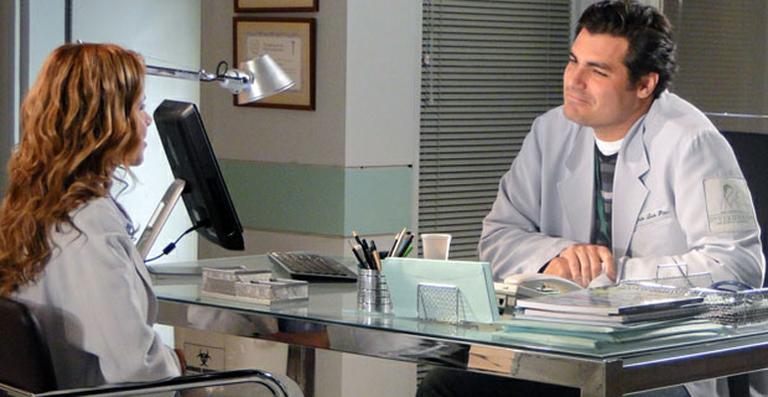 ‘A Vida da Gente’: Lúcio confessa que está interessado em Ana, sua ex-paciente