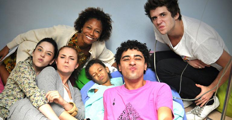 Felipe Haiut lidera projetos sociais com elenco de ‘Malhação’
