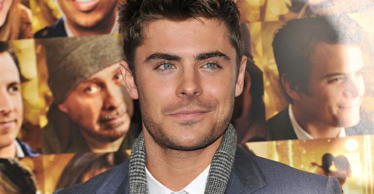 Zac Efron faz doações de roupas para crianças carentes