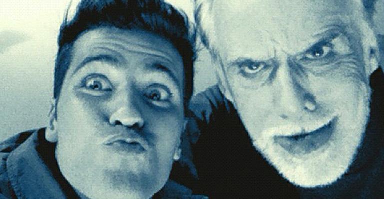 Bruno Gagliasso e  Francisco Cuoco brincam nos bastidores de gravação