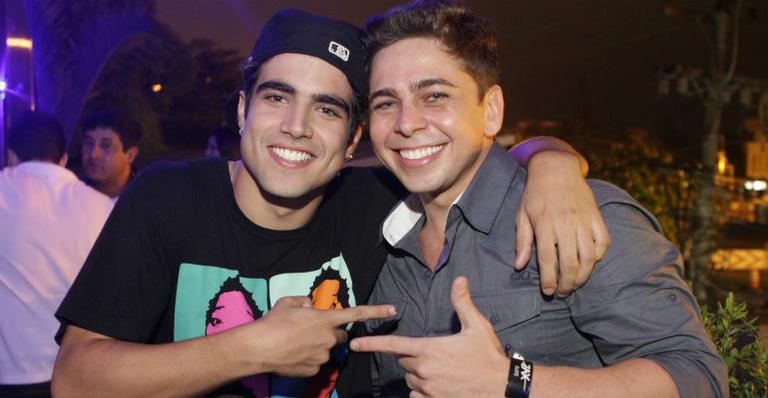 Caio Castro cai na balada no Rio de Janeiro