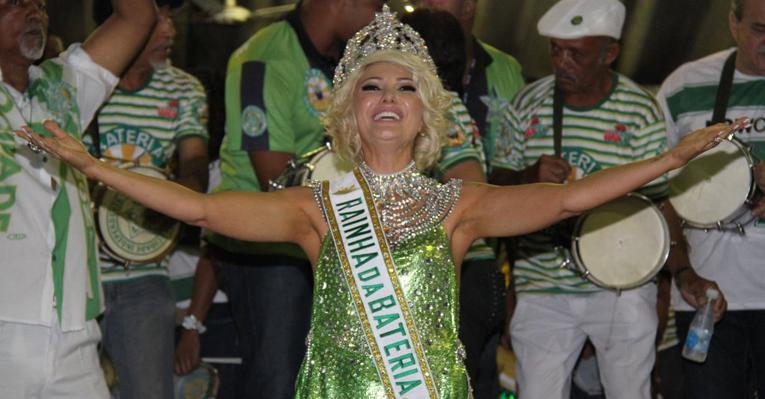 Antonia Fontenelle é coroada rainha da bateria da Mocidade Independente de Padre Miguel