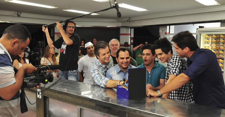 Sertanejos exibem suas miniaturas em evento