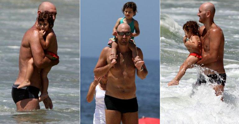Nalbert se diverte com a filha na praia enquanto Amandha Lee pratica exercícios
