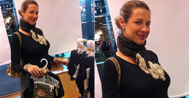 Grávida, Luana Piovani faz o enxoval do filho em Nova York