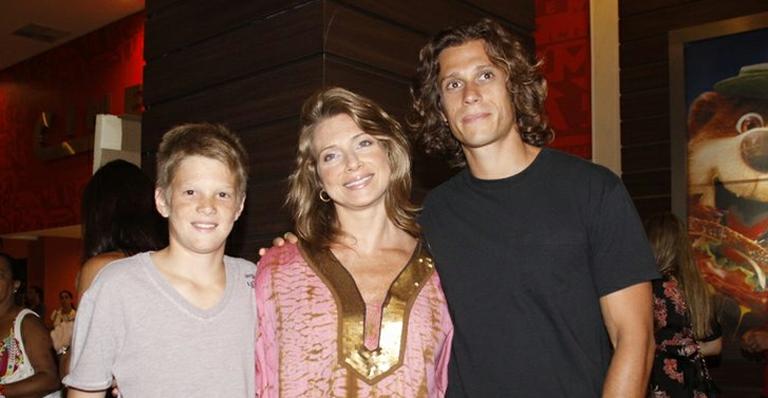 Letícia Spiller comenta estreia do filho como ator: ‘Deu conta do recado!’