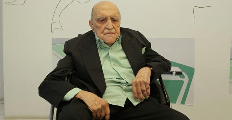 Oscar Niemeyer continua sem previsão de alta e quadro é estável